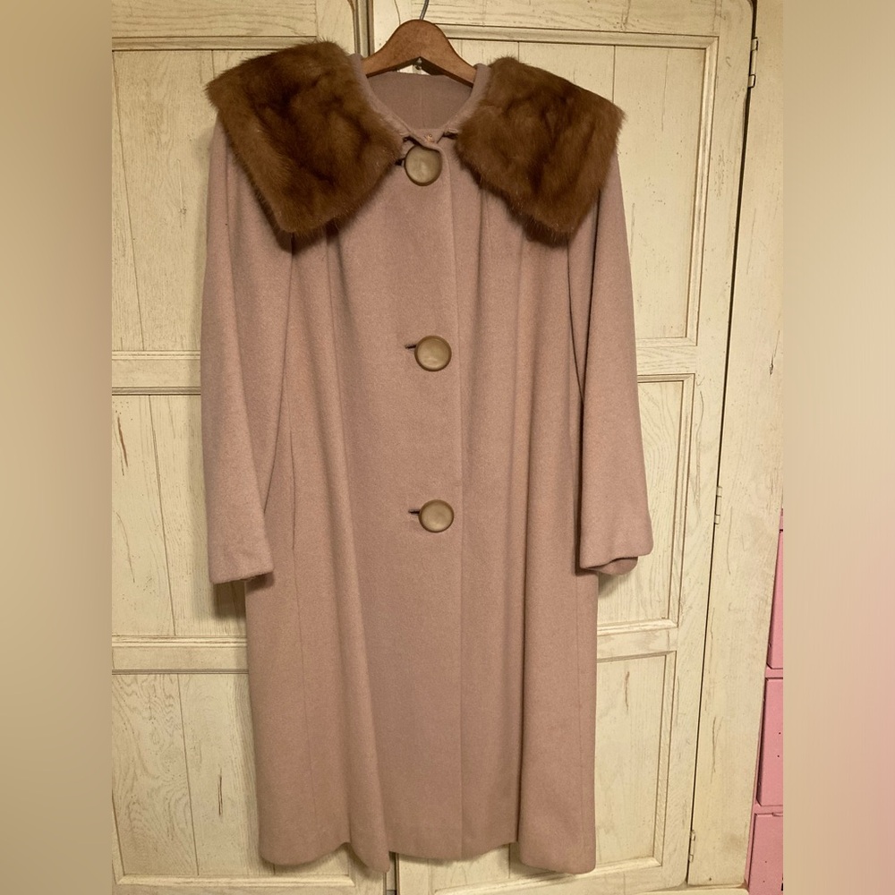 Vintage Ladies Beige Cashmere Coat with Mink Collar Size S/M
